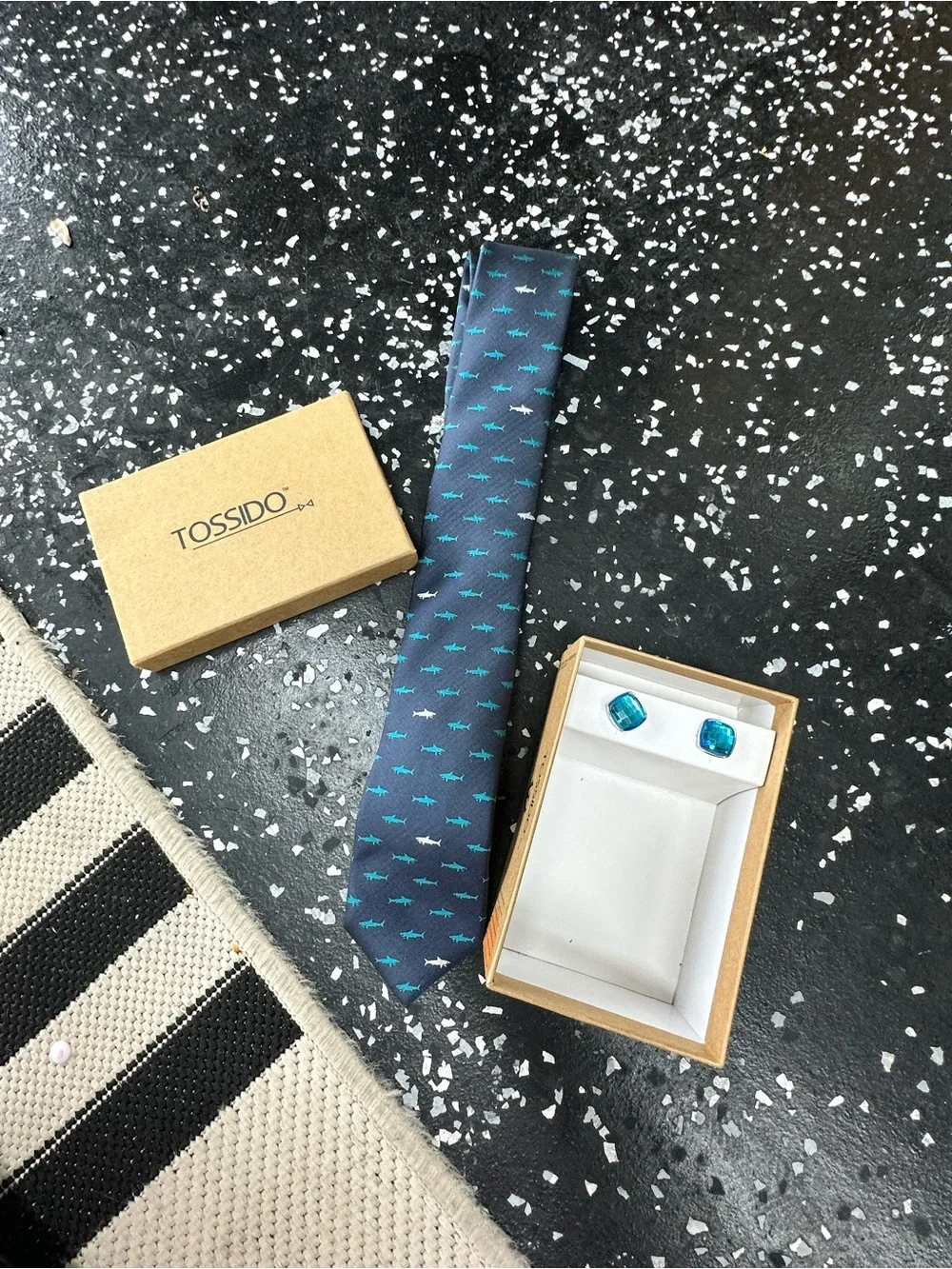 TOSSIDO Mens Shark Print Necktie Blue Cufflinks Gift Set Boxed Novelty Tie